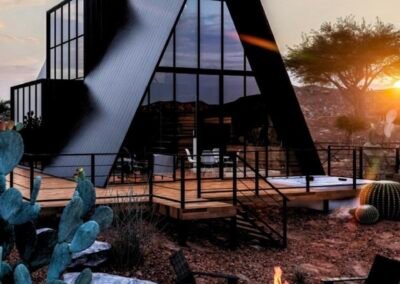 Cabaña A-frame con terraza de madera y vista al bosque, estilo sugerido Paraíso Escondido